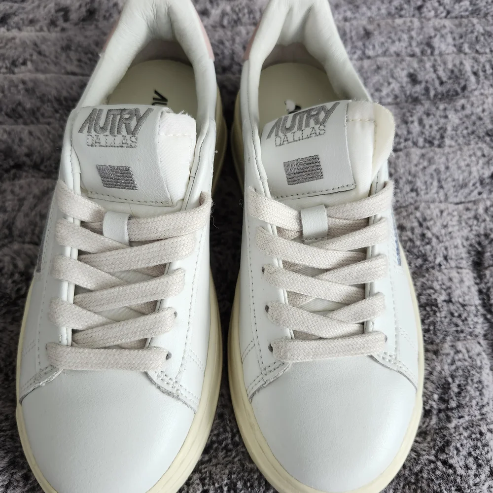 Autry Kids White and Pink Sneakers